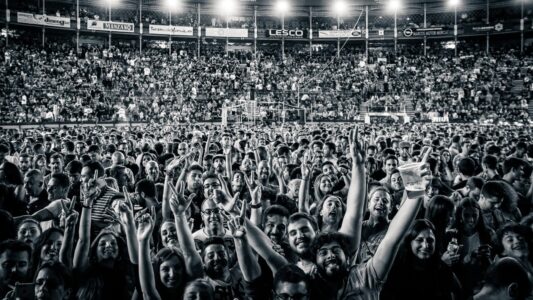 Empecé en la música casi sin darme cuenta: primero desde la fotografía de conciertos, luego trabajan.