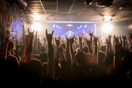 Empecé en la música casi sin darme cuenta: primero desde la fotografía de conciertos, luego trabajan.