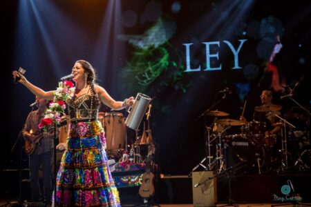 Empecé en la música casi sin darme cuenta: primero desde la fotografía de conciertos, luego trabajan.